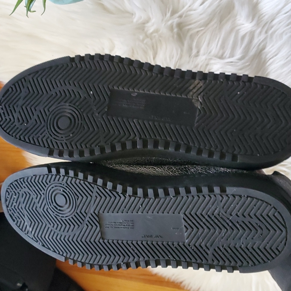 Off White c/o VIRGIL ABLOH Black Crushed Leather '2.0' Sneakers - Picture 5 of 8